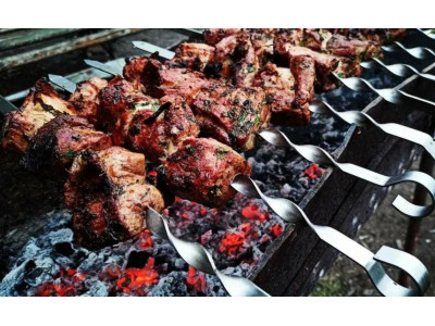 Шашлык из свиной шейки с перечным соусом